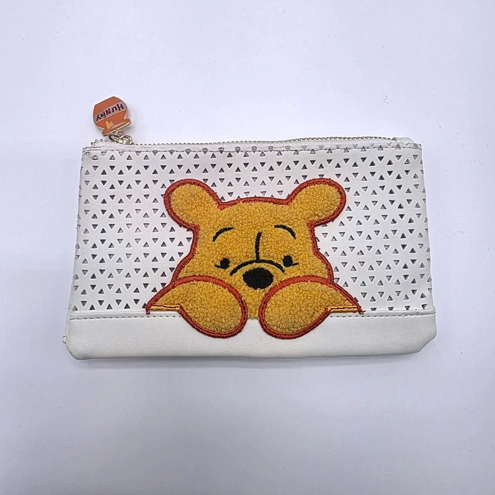 Disney Winnie the Pooh White Perforated Bifold Wallet Wristlet Hunny Pot Pull